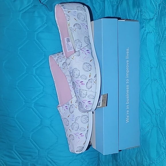 NEW Toms Shoes Womens 9.5 9½ Alpargata White Happy Hedgehogs Pink Slip On Flats - Picture 1 of 8
